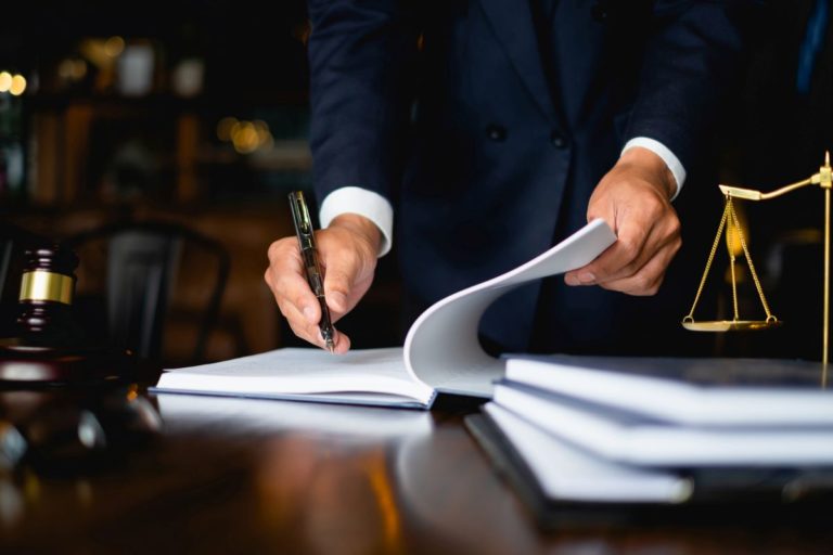 5 ways in which an immigration lawyer can help!