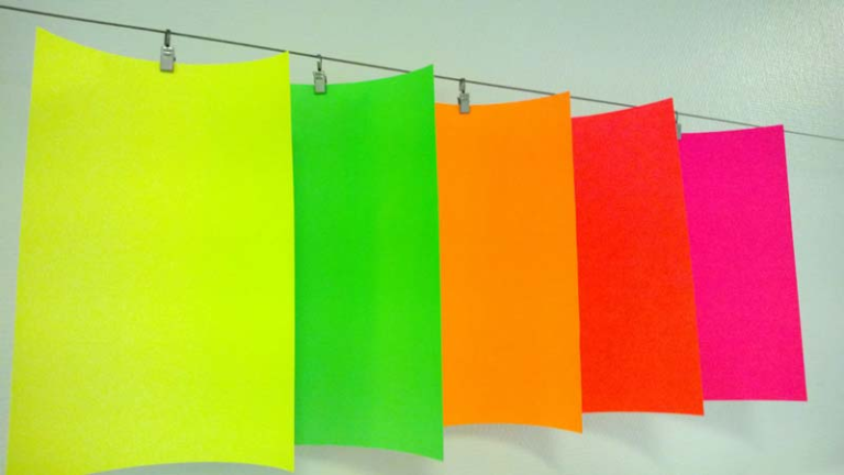 Sourcing daylight fluorescent pigments